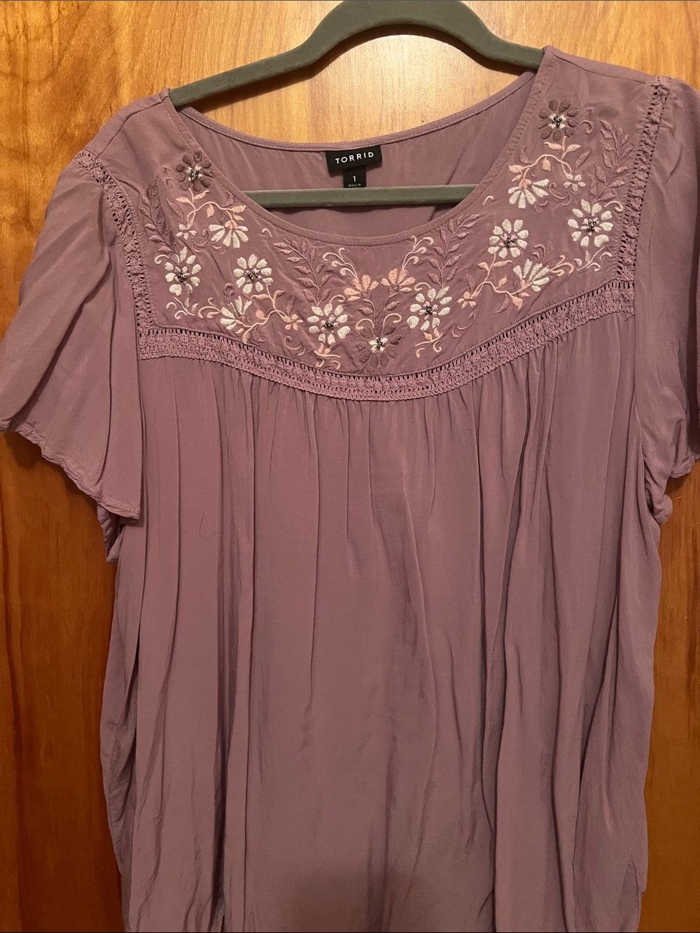 torrid mauve embroidered floral peasant blouse